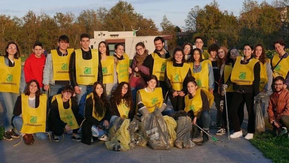 Parchi da ripulire e gruppi ambientali: il sabato pomeriggio di Anna e i suoi amici