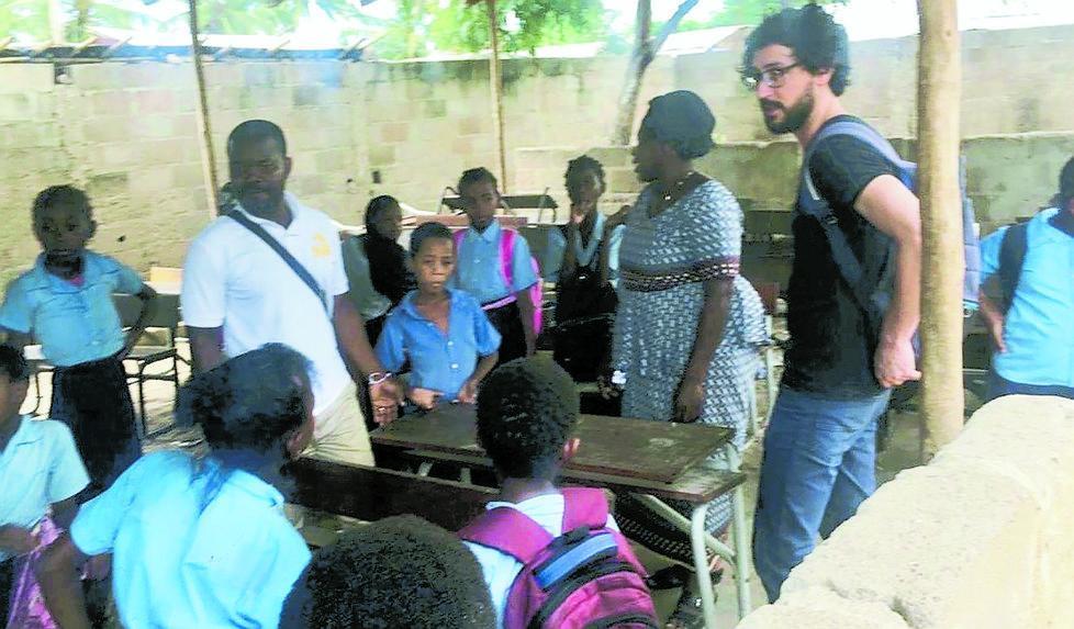 «Lascio il Mozambico con una valigia sola, l’altra è rimasta là perché voglio tornare»