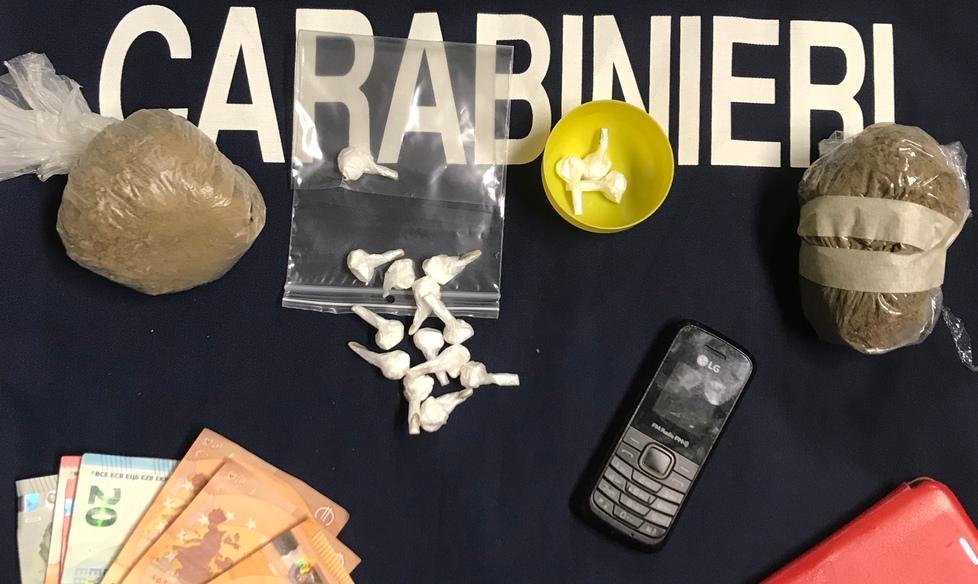 Spacciatore arrestato Lo rimpiazza la vicina che finisce in manette