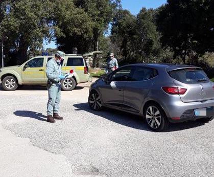 In giro in auto senza patente denunciati dai forestali