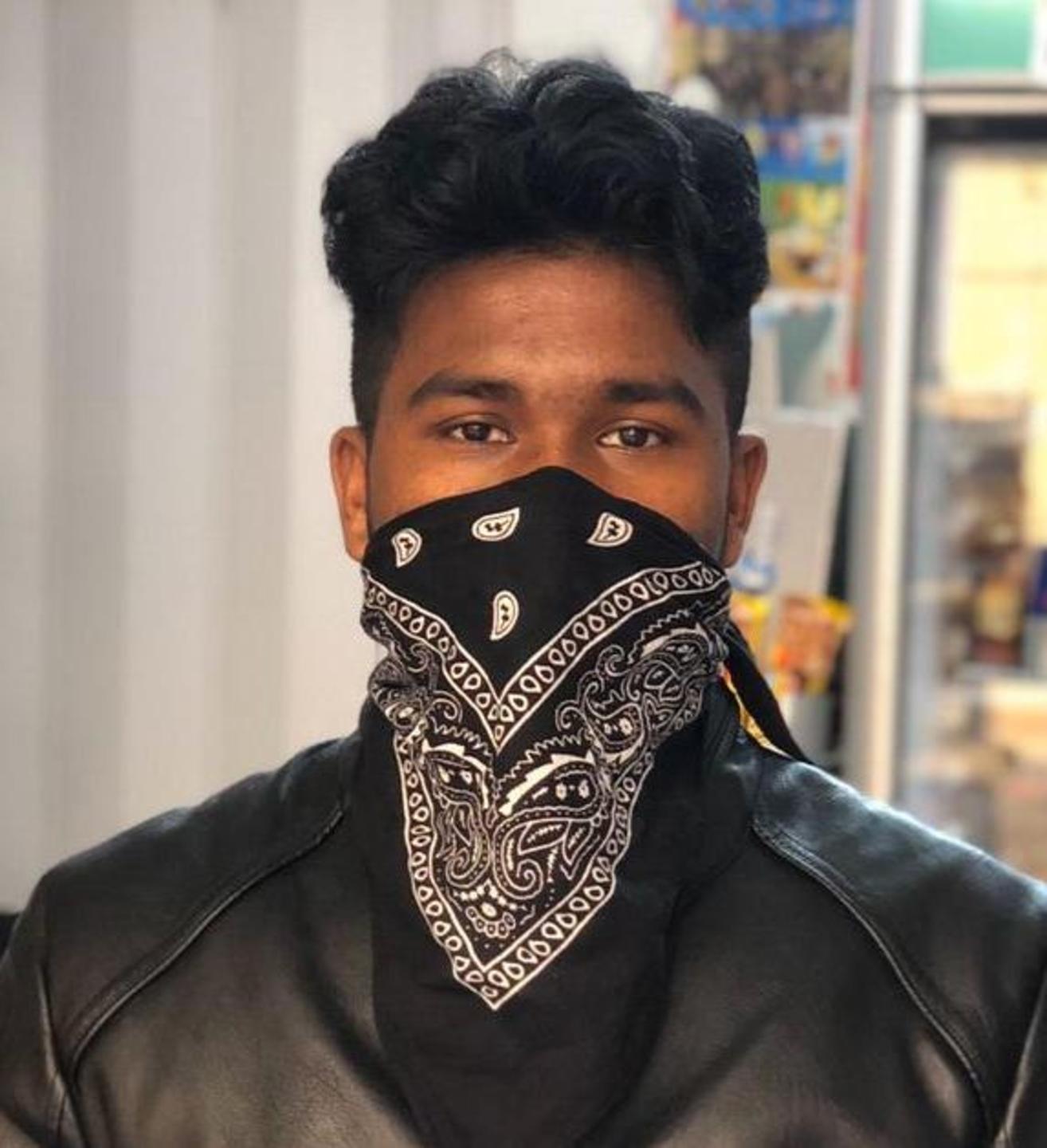 La paura di Jalil: «Nel mio market non entra quasi più nessuno»