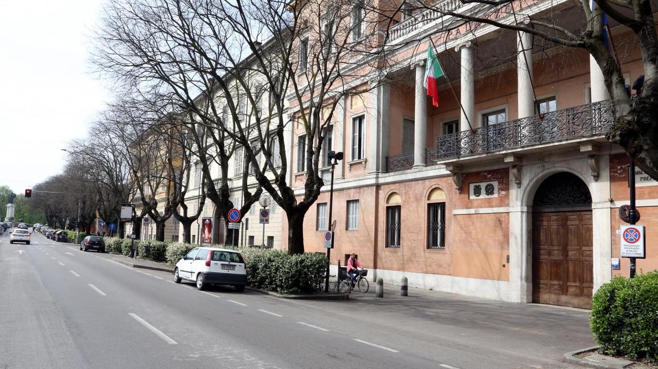 Modena Sono partiti i controlli a ditte che vogliono rimanere in attività: le richieste sono 4.314