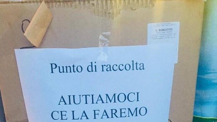 Una scatola del punto di raccolta di via Giusti