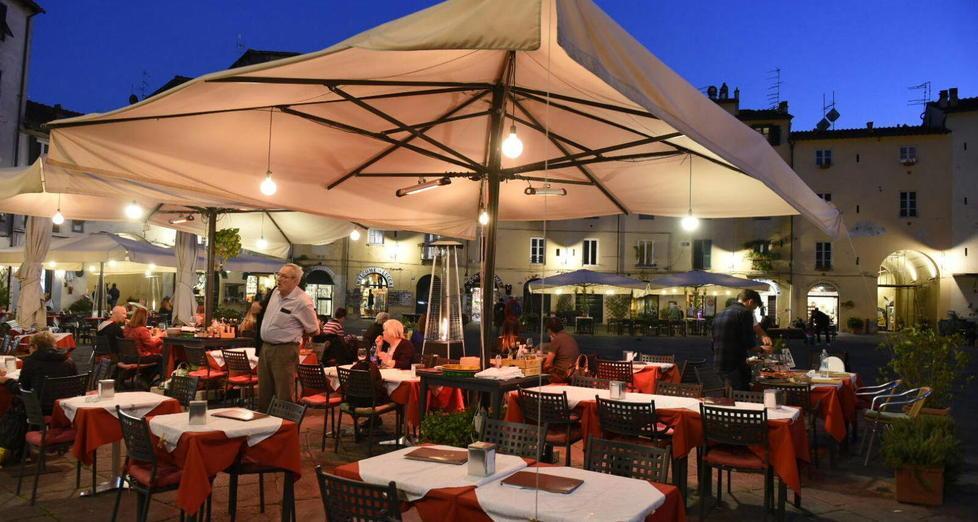Coronavirus, a Rosignano riduzione del canone sul suolo pubblico per bar, ristoranti e negozi 