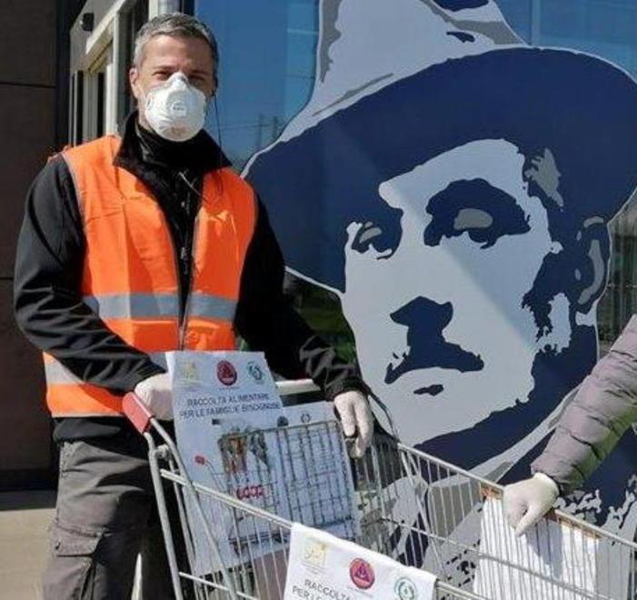 Il presidente dei penalisti va a portare la spesa a casa 