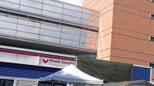 Donati agli ospedali 30mila paia di guanti