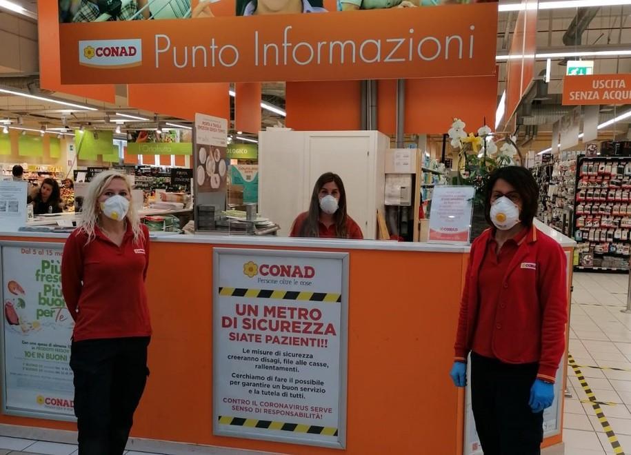 Prima linea supermercato «È dura ma noi ci siamo» 