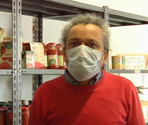 «I migranti stanno morendo di fame» Raccolti beni di prima necessità e coperte 