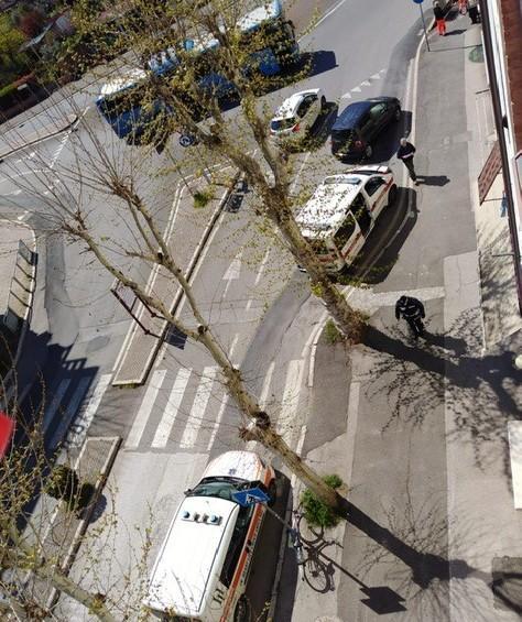 Incidente in via Emilia Scontro con auto medica