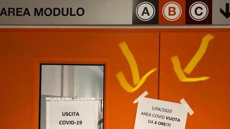 Il cartello entusiastico: «Da sei ore nessun paziente sospetto Covid-19»