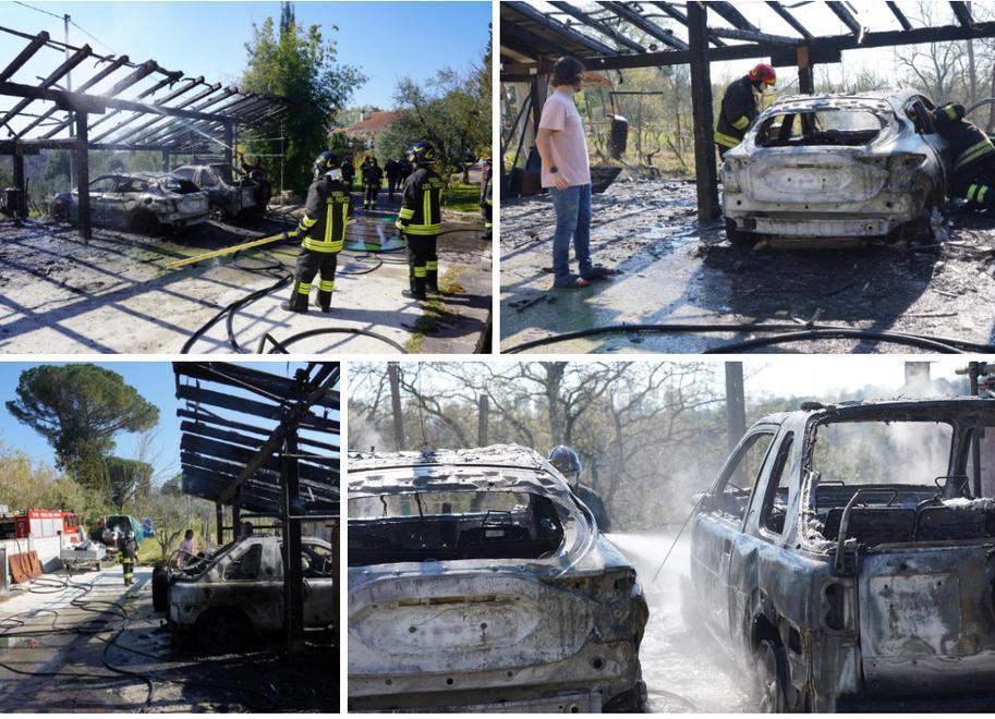 Due auto distrutte dalle fiamme sotto il gazebo 