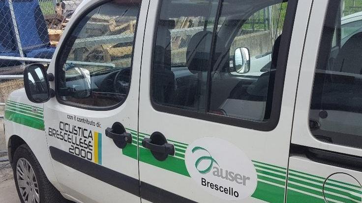 Un nuovo Doblò per l’Auser arriva grazie a sponsor privati