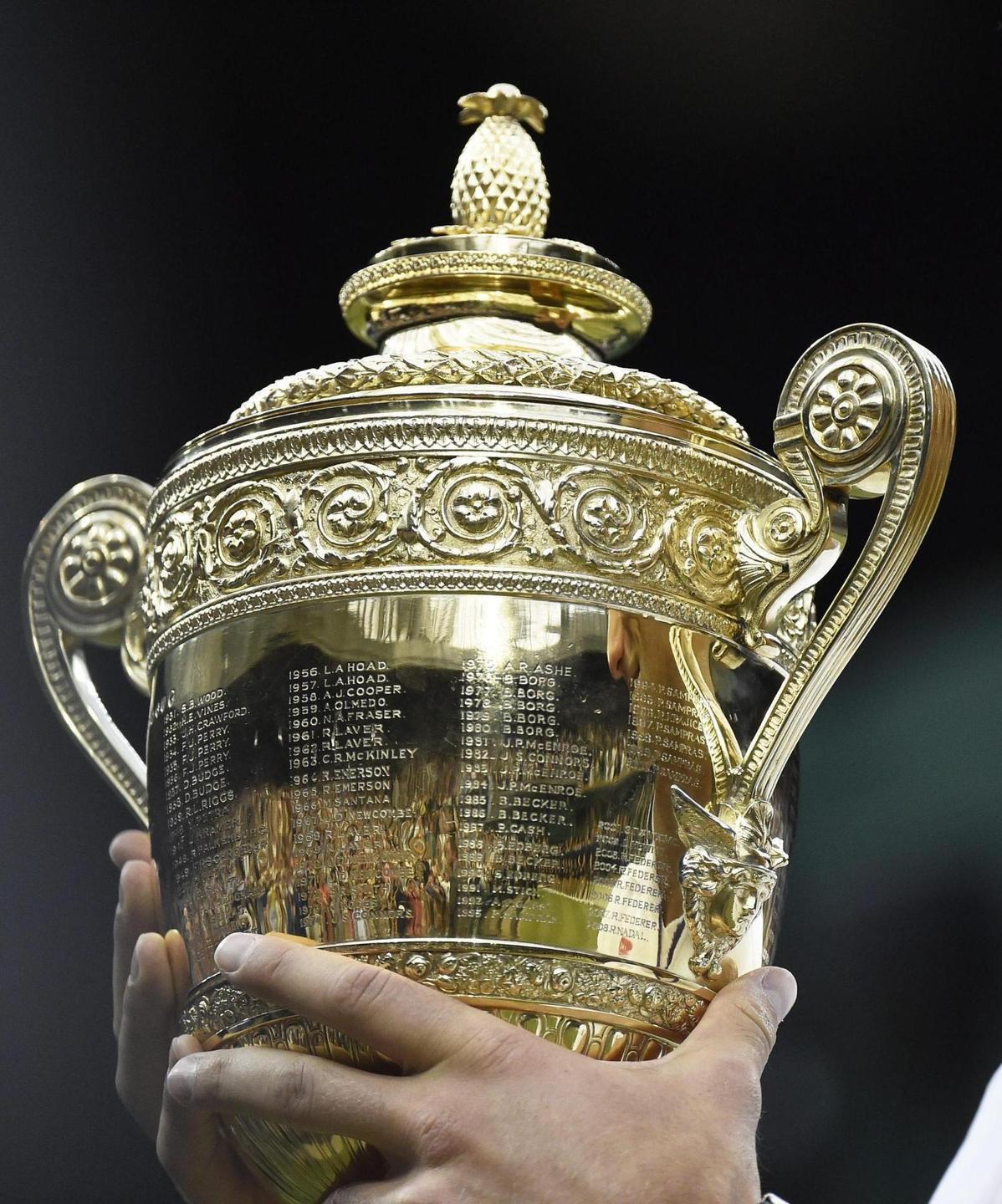 Anche Wimbledon si arrende