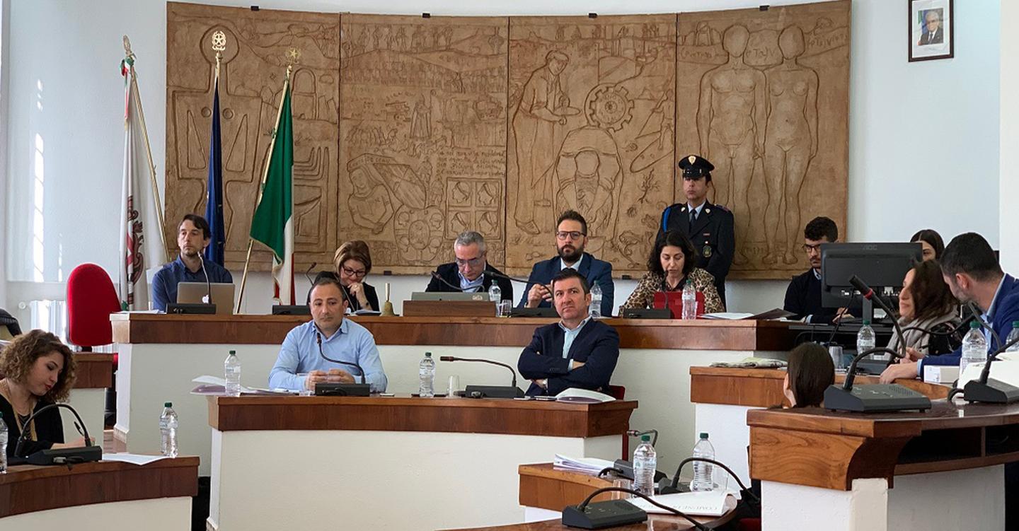 Un decreto e l’attività amministrativa si svolge in streaming