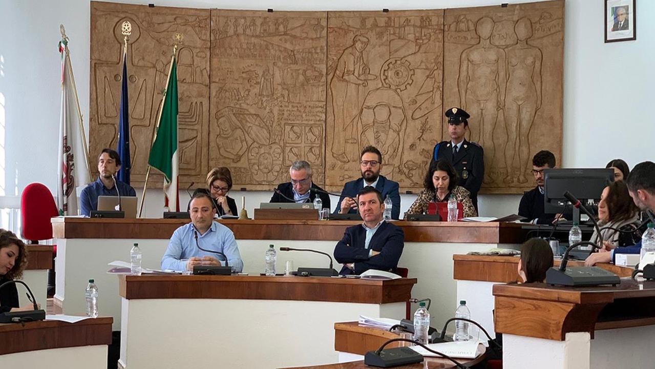 Un decreto e l’attività amministrativa si svolge in streaming