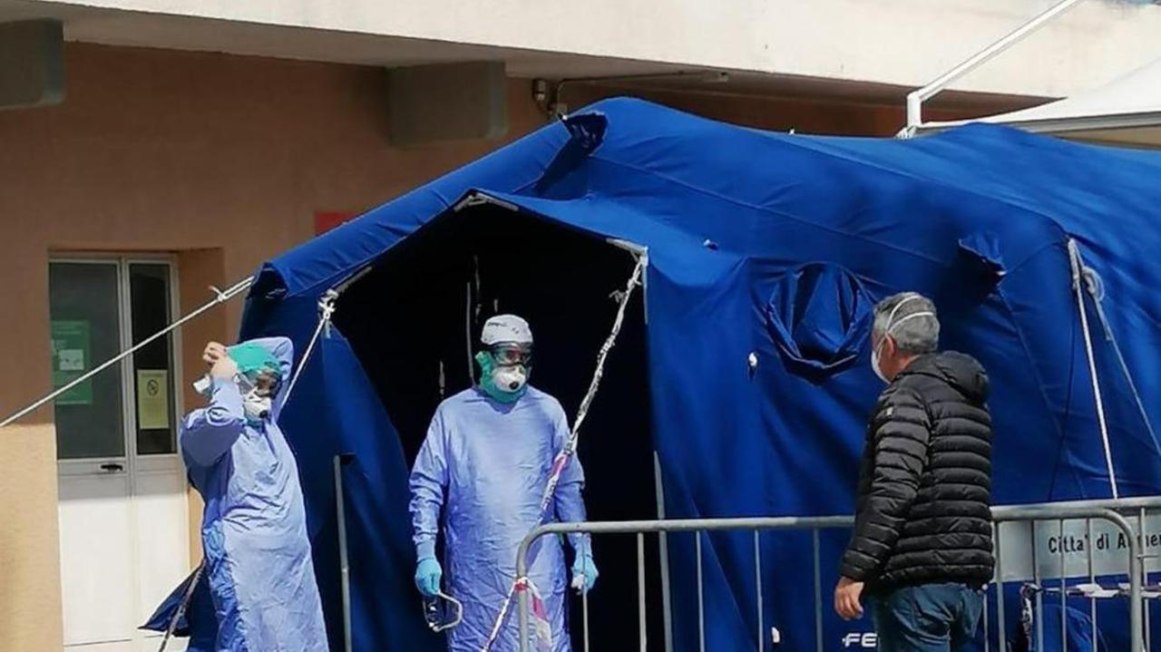 Il sindaco: «Chiediamo alla Regione di eseguire qui le analisi dei tamponi»