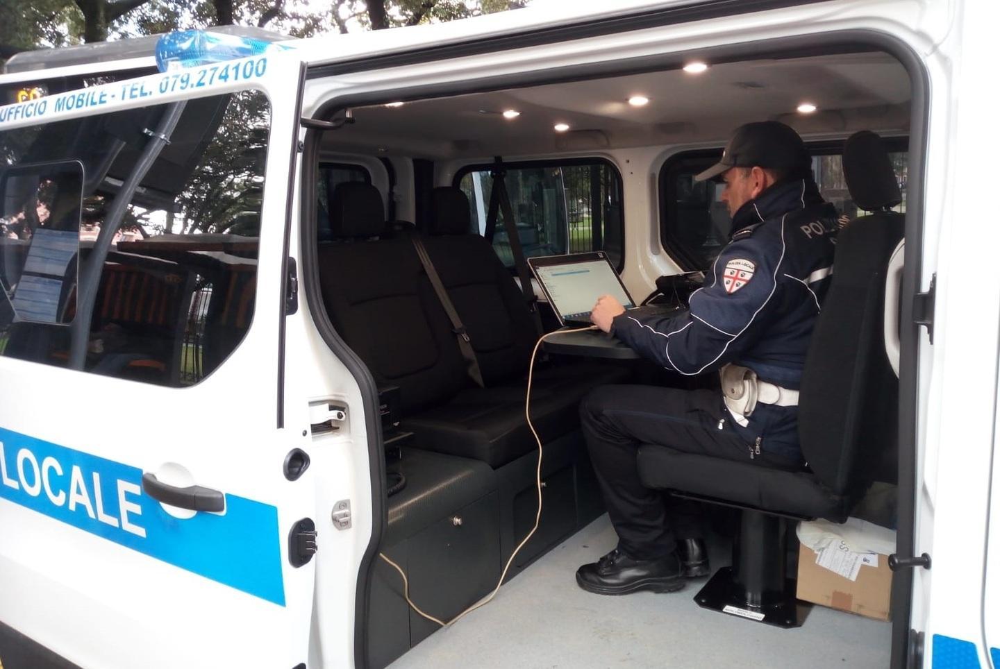 Coronavirus, in tre sulla panchina a Sassari: 80enni multati 