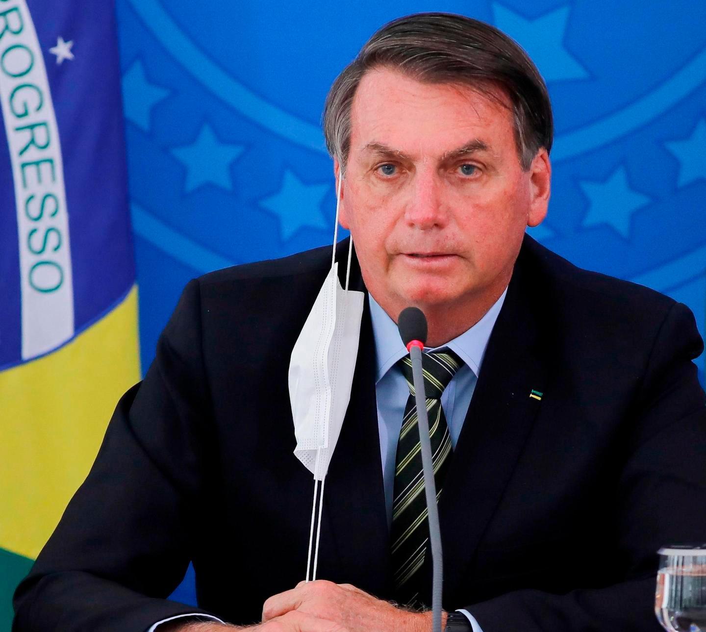 Bolsonaro cambia rotta sul virus 