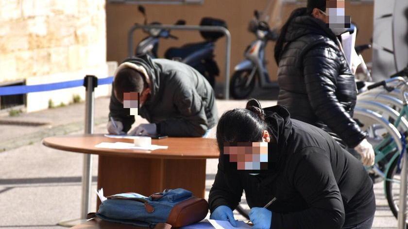 Coronavirus, oltre 2.500 le domande per i buoni spesa: la consegna in 18 sportelli