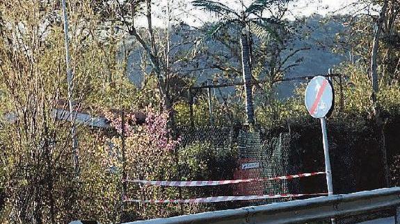 Un imbocco chiuso della pista ciclabile