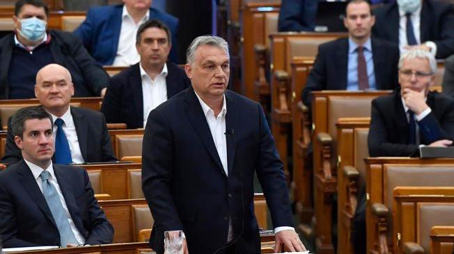 Orban, ora lotta al virus