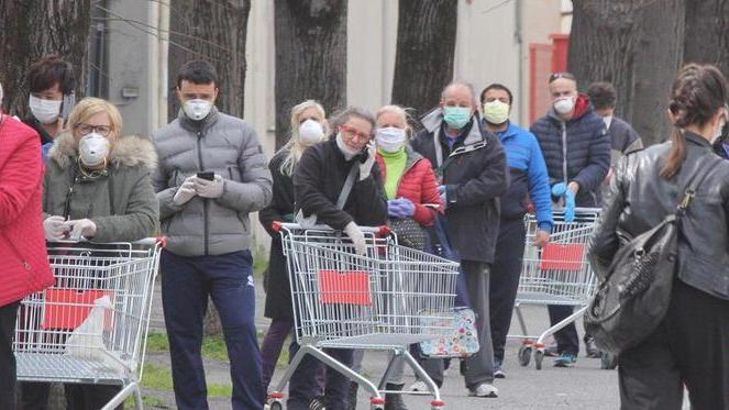 Dodici lavoratori positivi nei supermercati di Lucca, Piana e Valle