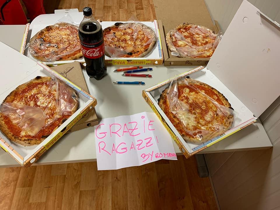 Una delle donazioni di pizze per la Svs