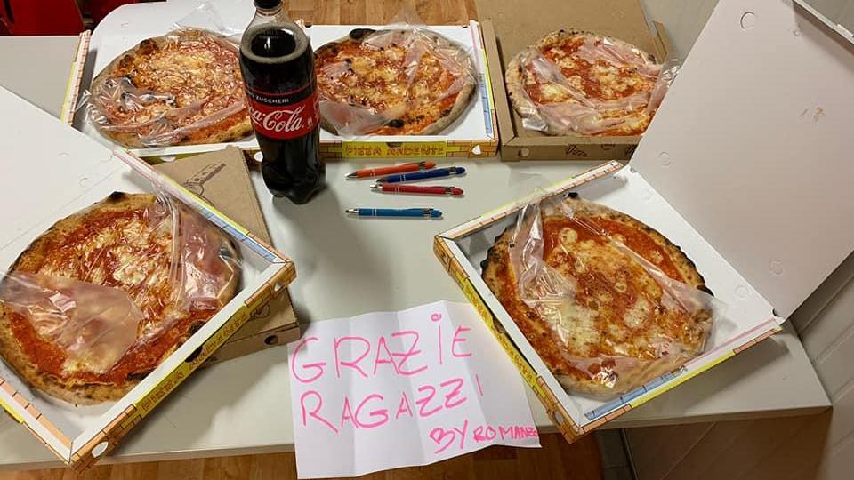 Una delle donazioni di pizze per la Svs