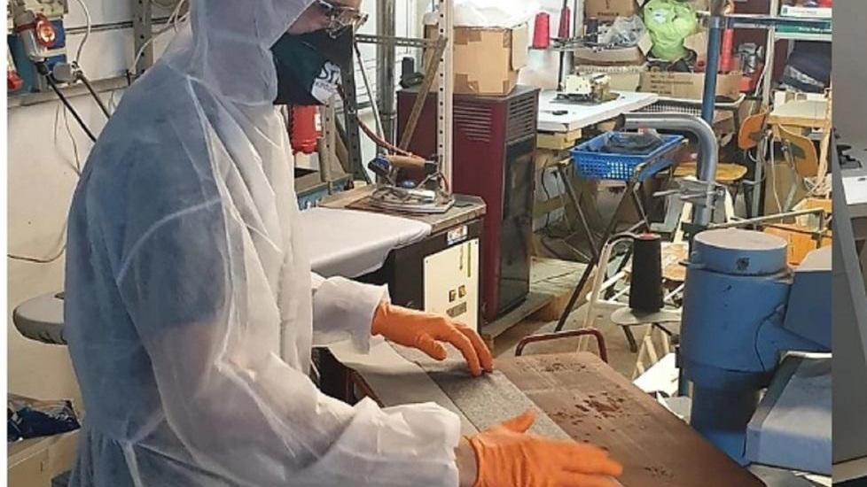 Blitz nel laboratorio, bloccata la produzione delle mascherine