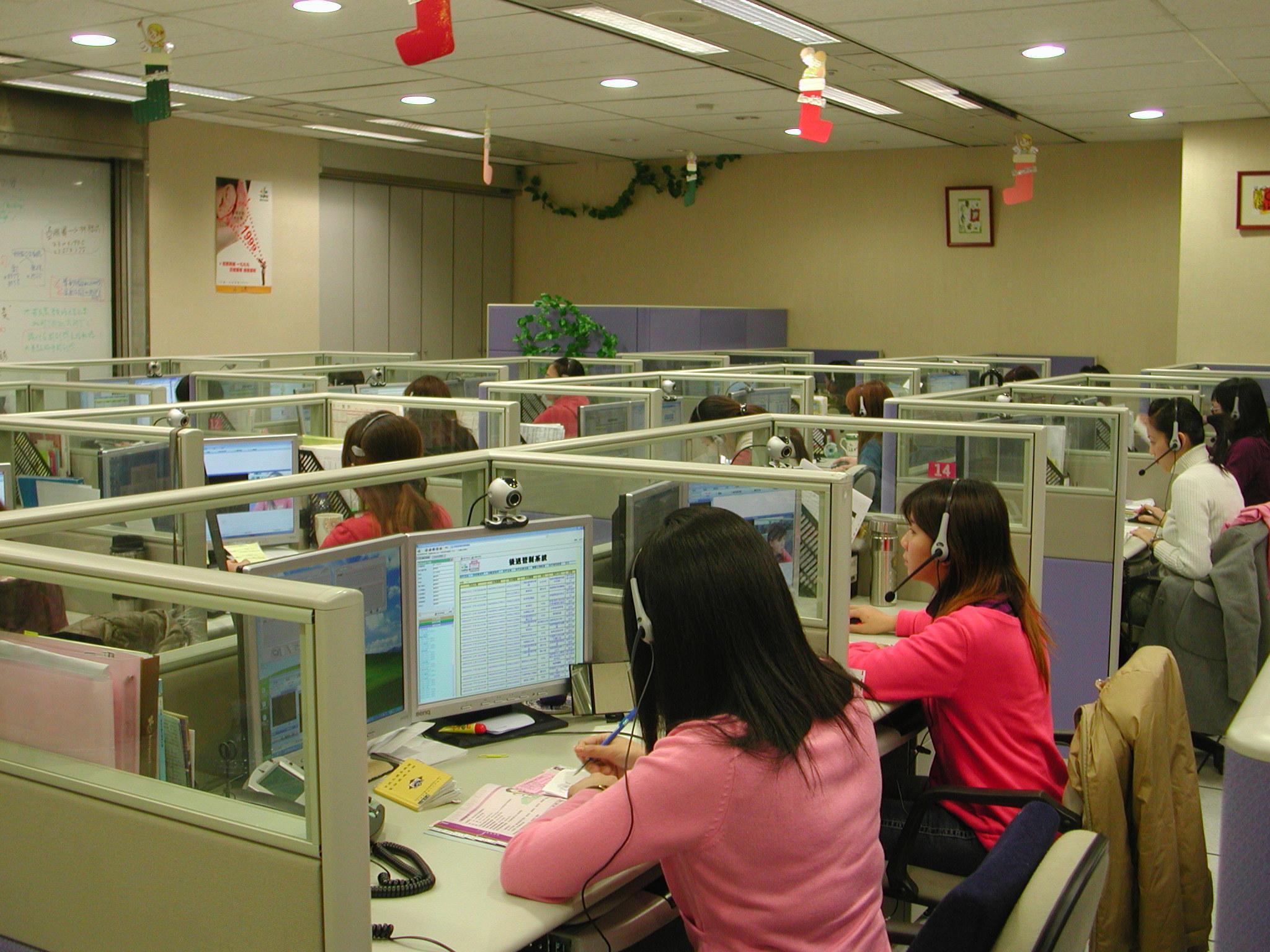 Coronavirus, positivi 5 dipendenti: Comdata chiude il call center di Elmas sino a fine quarantena