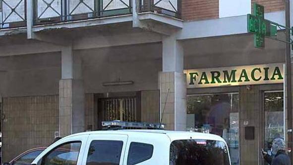 Ressa e code in strada per le mascherine Intervengono i vigili
