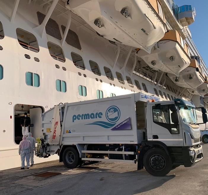Iniziato il ritiro dei rifiuti a bordo curato dalla società Permare