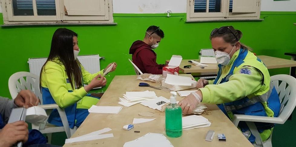 «Ok le mascherine fatte in casa, ma sterilizzate» 