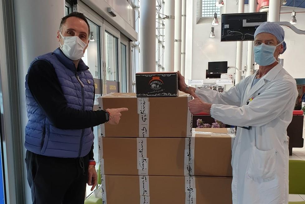 Un calcio al virus l’Asd Peccioli dona gel igienizzanti e camici al Lotti 