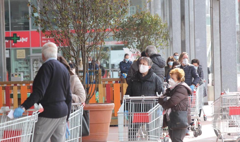 I buoni spesa potranno essere utilizzati nei negozi di vicinato e nei supermercati 