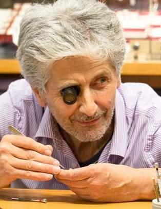 «Regali scelti su whatsapp e pile per apparecchi»