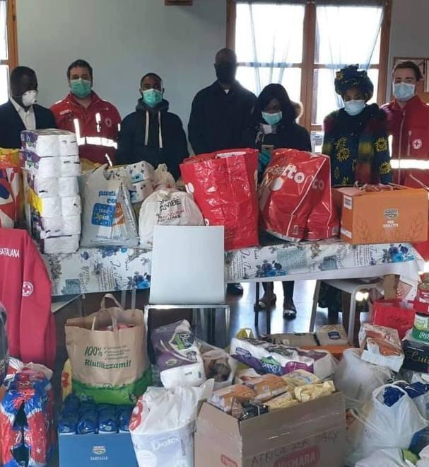Cibo già pronto per ringraziare la Croce Rossa