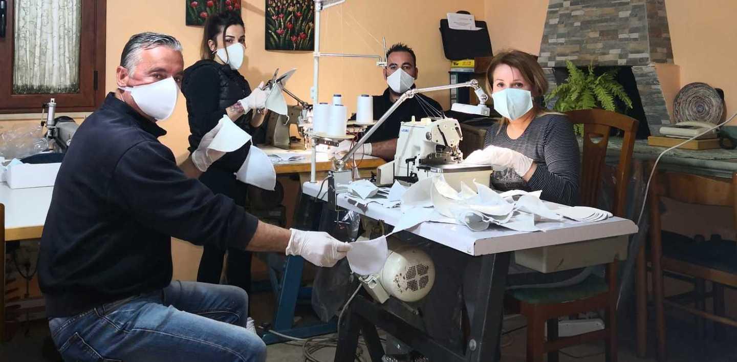 Coronavirus, Samugheo: il magico regno dei tappeti ora produce le mascherine 