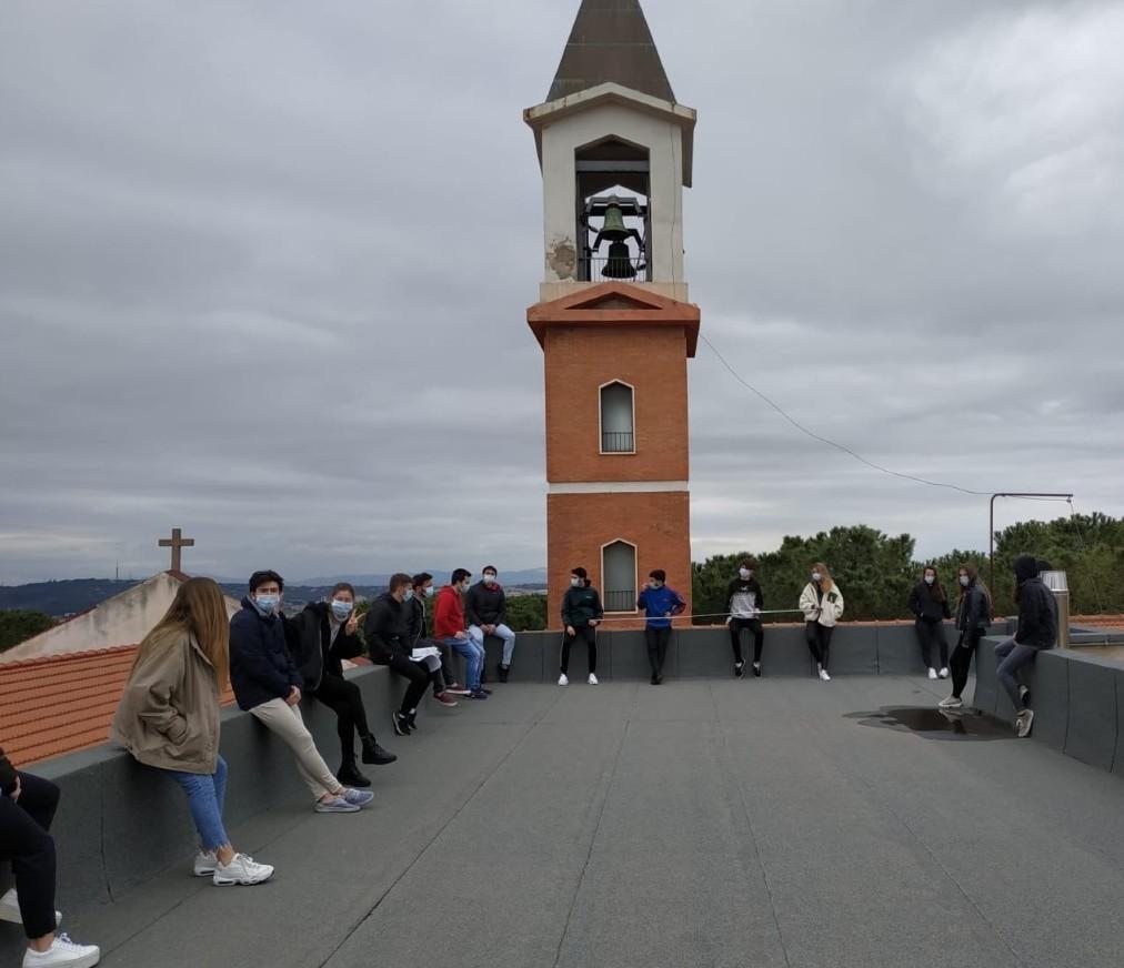 Sassari, dalla “fiesta” in terrazza al volontariato in chiesa: gli studenti Erasmus ora danno da mangiare ai poveri