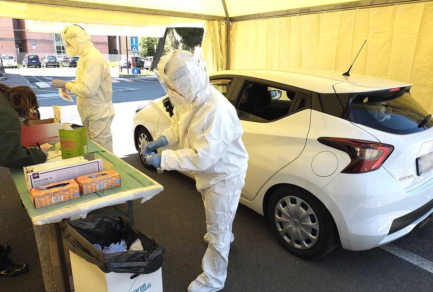 Tamponi "drive-in" a Pisa