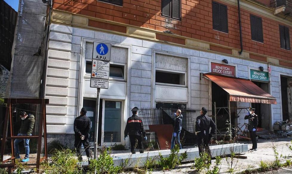 Blitz al Politeama. Tra bivacchi e giacigli, e l’odore nauseabondo 