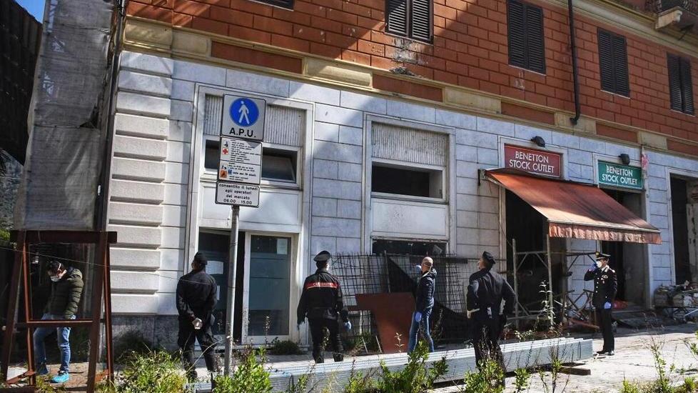 Blitz al Politeama. Tra bivacchi e giacigli, e l’odore nauseabondo