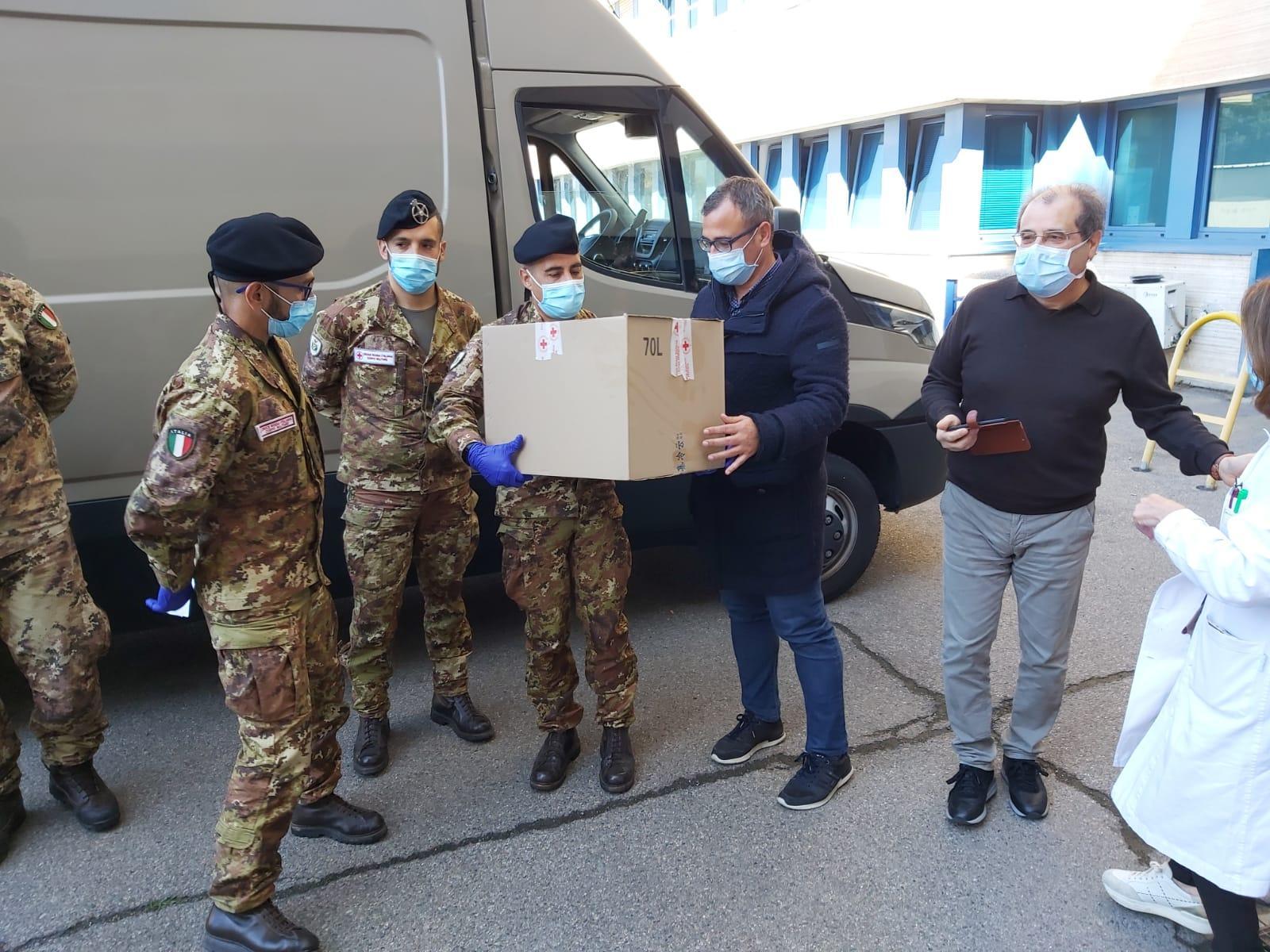 Coronavirus in Sardegna, la Croce Rossa consegna 10mila kit per il test del Covid-19 