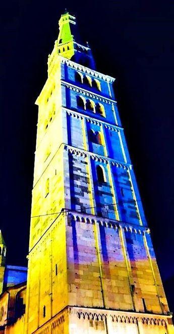 Si accendono le luci: Ghirlandina gialloblù per illuminare la storia del Modena 