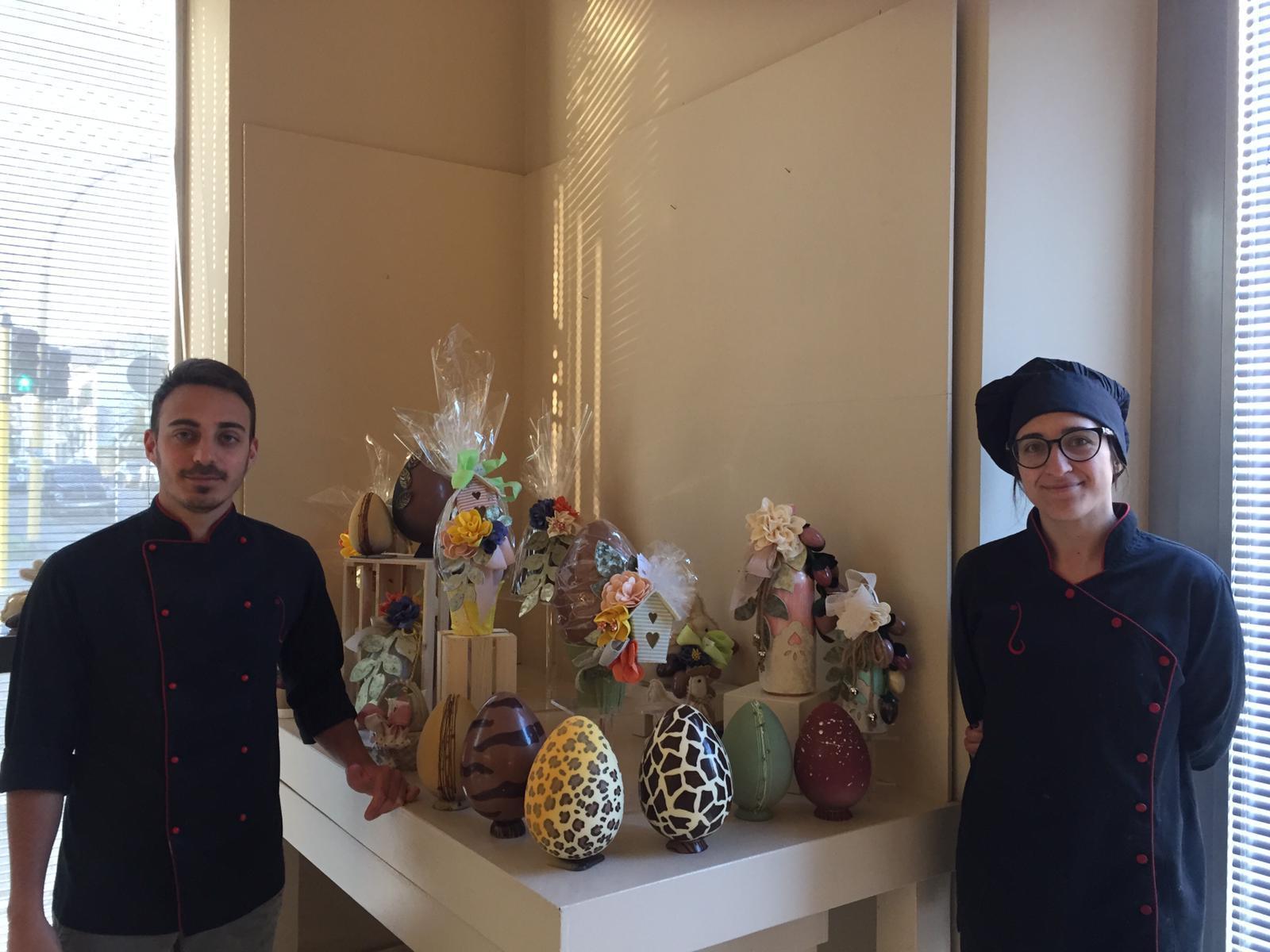 Mirko e Aleida Milani della pasticceria “Dolcemente” (torte e uova di cioccolata)