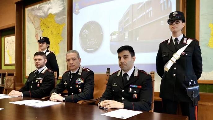 Da sinistra: il tenente Marco Saccà, il colonnello Massimiliano Sole e il capitano Guglielmo Palazzetti (foto Marzi)
