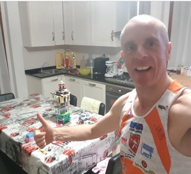 Domani c’è una gara podistica Ma si corre... intorno al tavolo 