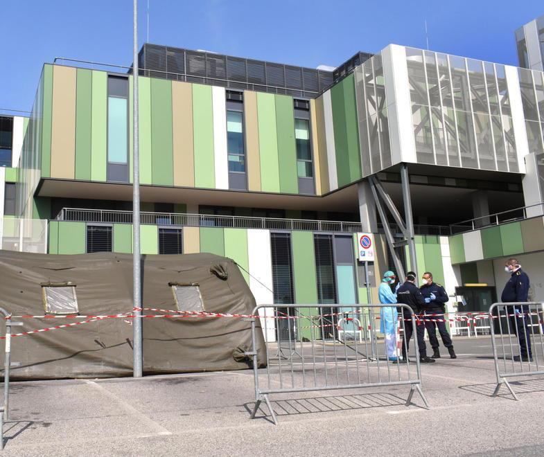 «Meglio due mesi chiusi in casa da sani che un giorno in ospedale con la paura» 