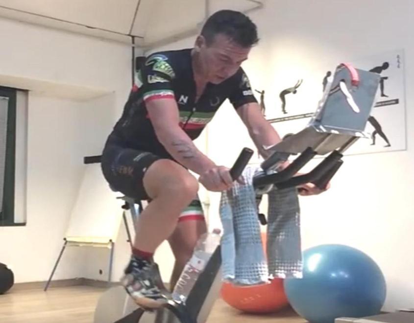 Rulli, spinning, cyclette Cristian Bertolani dà lezioni su Youtube 