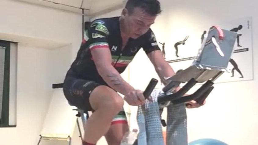 Rulli, spinning, cyclette Cristian Bertolani dà lezioni su Youtube